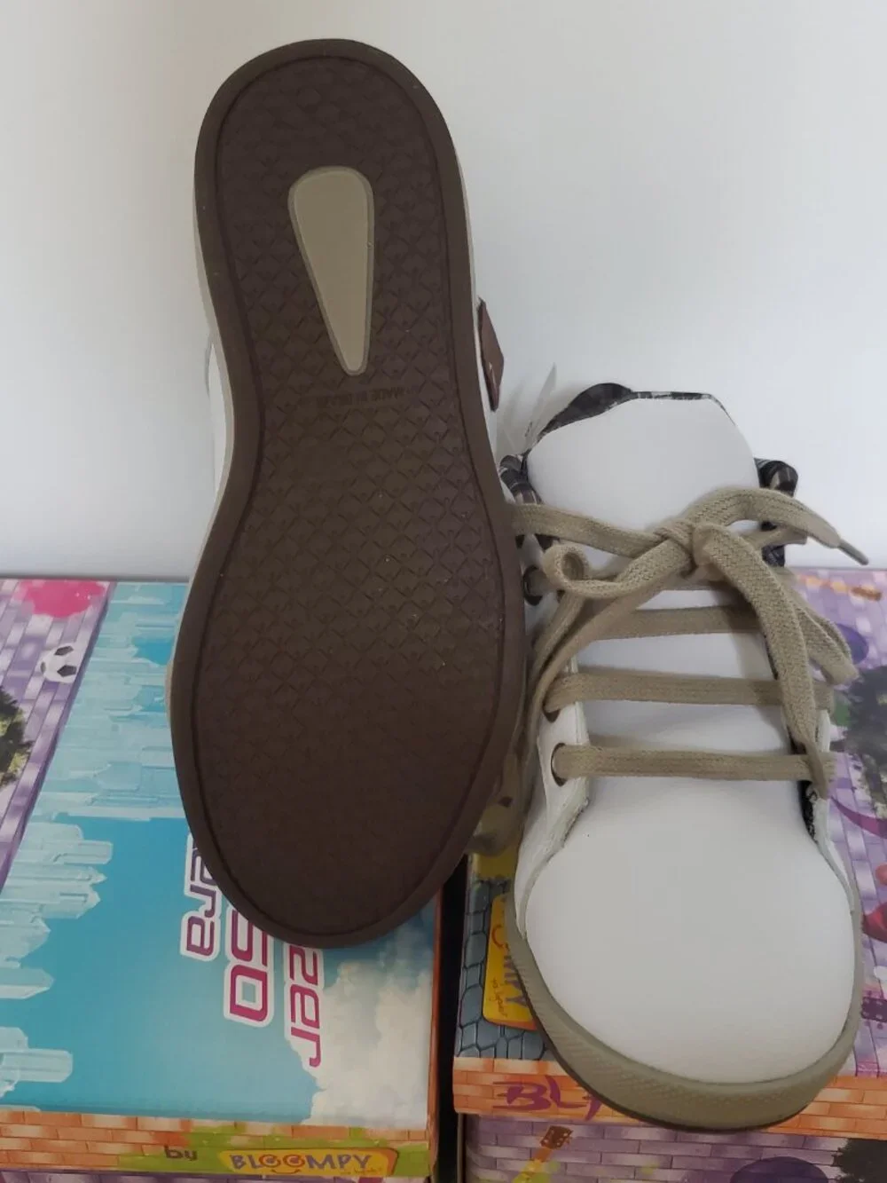 New white tan with green plain lining ankle hight sneakers size 1.5